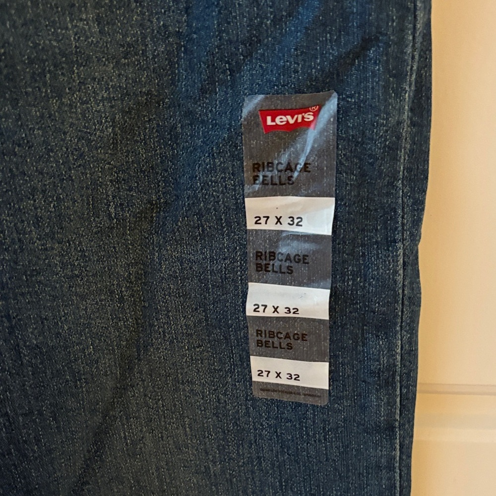 Levi's Ribcage Bell Jeans NWT - Picture 3 of 10